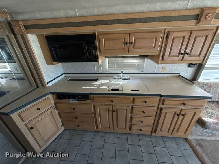 image for item ES5770 1999 Monaco Diplomat RV