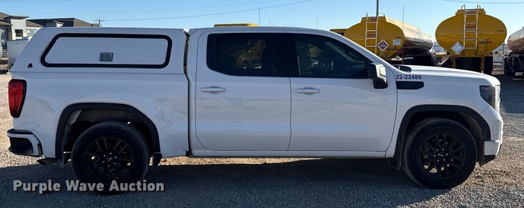 image for item ES5776 2022 GMC Sierra 1500 Crew Cab pickup truck