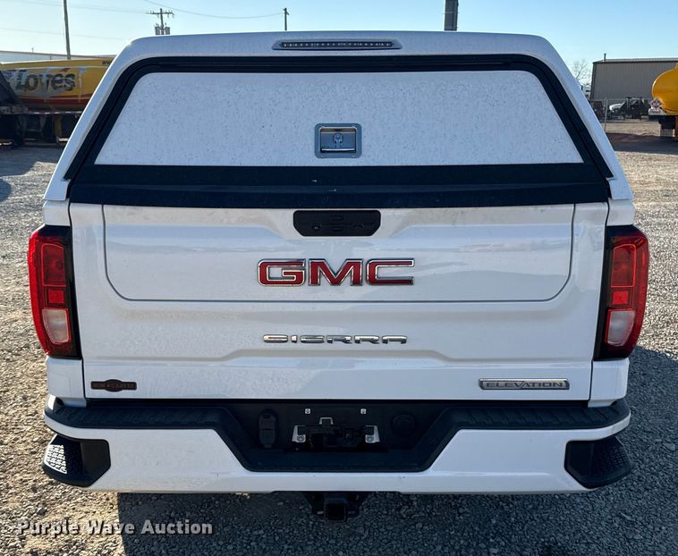 image for item ES5776 2022 GMC Sierra 1500 Crew Cab pickup truck