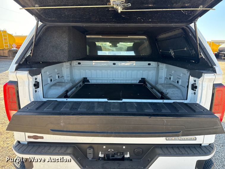 image for item ES5776 2022 GMC Sierra 1500 Crew Cab pickup truck