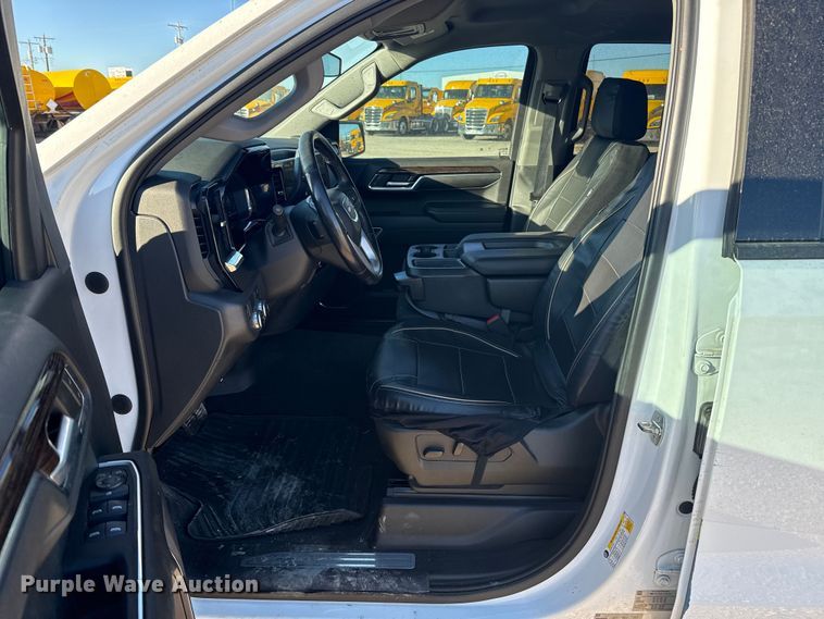 image for item ES5776 2022 GMC Sierra 1500 Crew Cab pickup truck