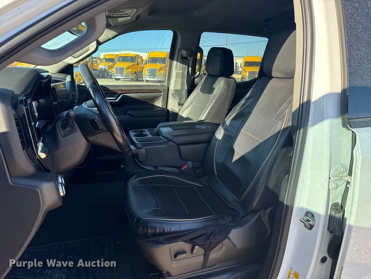 image for item ES5776 2022 GMC Sierra 1500 Crew Cab pickup truck