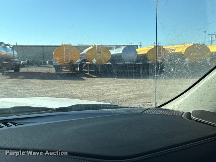 image for item ES5776 2022 GMC Sierra 1500 Crew Cab pickup truck