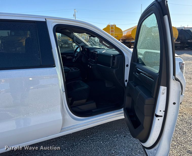 image for item ES5776 2022 GMC Sierra 1500 Crew Cab pickup truck