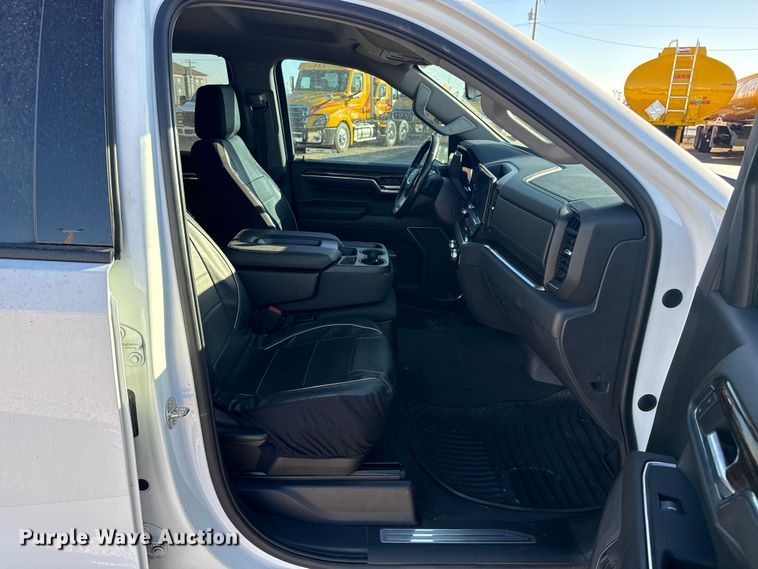 image for item ES5776 2022 GMC Sierra 1500 Crew Cab pickup truck