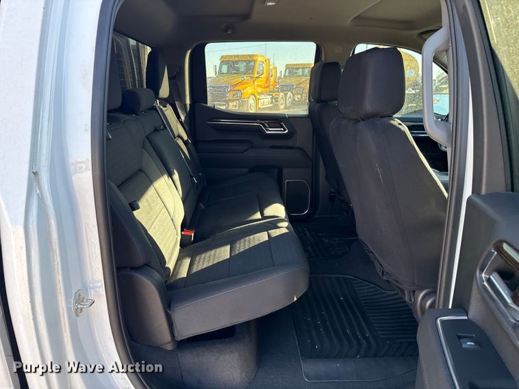 image for item ES5776 2022 GMC Sierra 1500 Crew Cab pickup truck