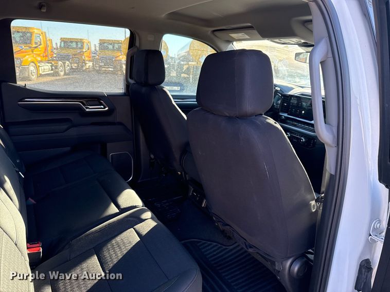 image for item ES5776 2022 GMC Sierra 1500 Crew Cab pickup truck