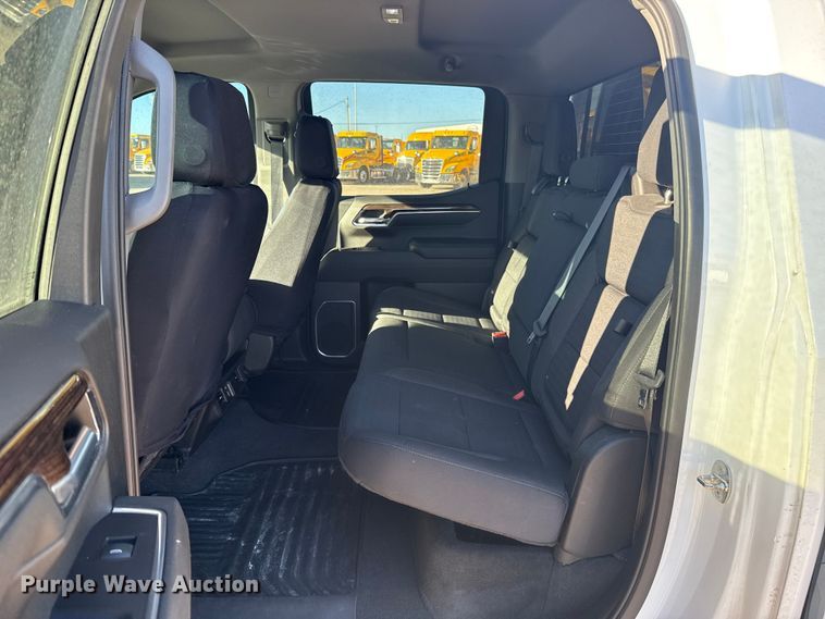 image for item ES5776 2022 GMC Sierra 1500 Crew Cab pickup truck