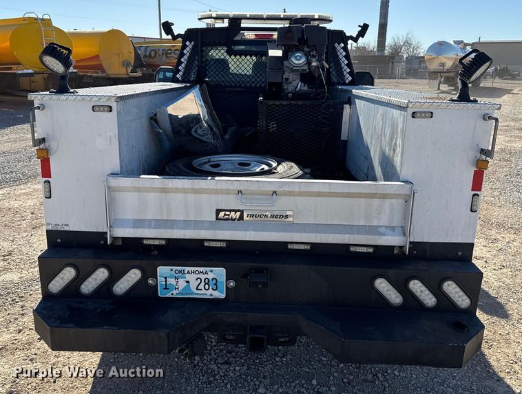 image for item ES5777 2022 Ford F250 Super Duty utility bed pickup truck