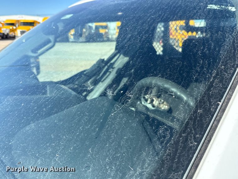 image for item ES5777 2022 Ford F250 Super Duty utility bed pickup truck