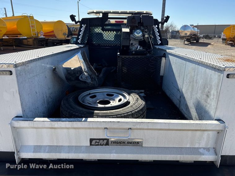 image for item ES5777 2022 Ford F250 Super Duty utility bed pickup truck