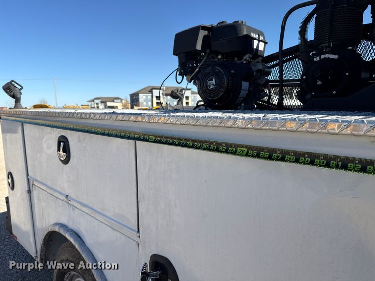 image for item ES5777 2022 Ford F250 Super Duty utility bed pickup truck