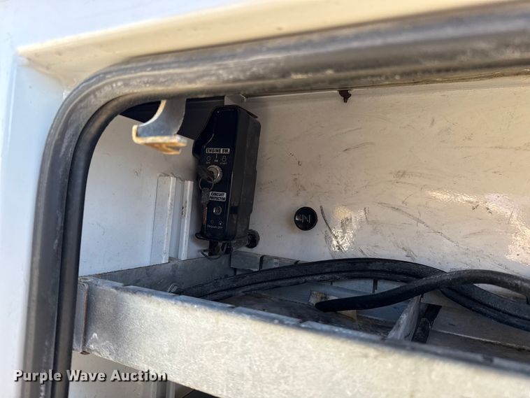 image for item ES5777 2022 Ford F250 Super Duty utility bed pickup truck