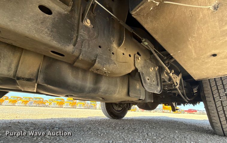 image for item ES5777 2022 Ford F250 Super Duty utility bed pickup truck