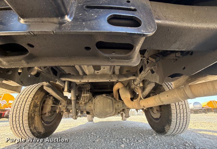 image for item ES5777 2022 Ford F250 Super Duty utility bed pickup truck