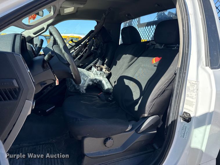 image for item ES5777 2022 Ford F250 Super Duty utility bed pickup truck