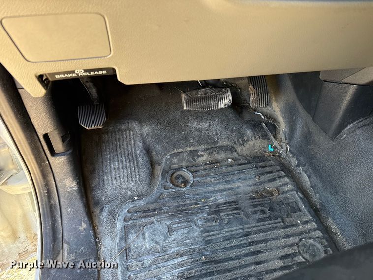 image for item ES5777 2022 Ford F250 Super Duty utility bed pickup truck