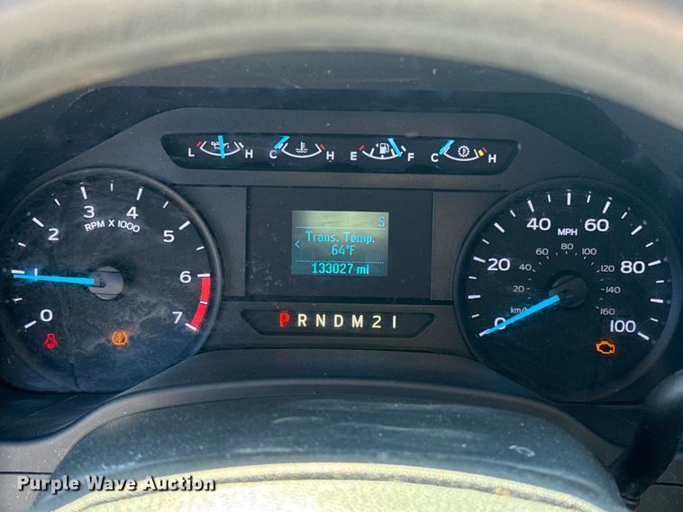 image for item ES5777 2022 Ford F250 Super Duty utility bed pickup truck