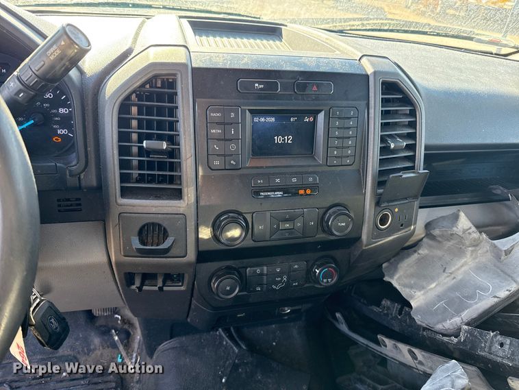 image for item ES5777 2022 Ford F250 Super Duty utility bed pickup truck