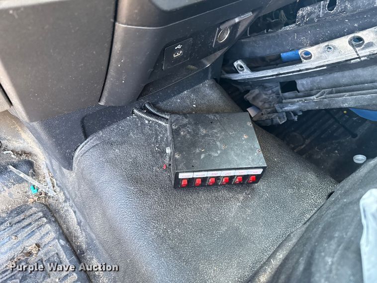 image for item ES5777 2022 Ford F250 Super Duty utility bed pickup truck