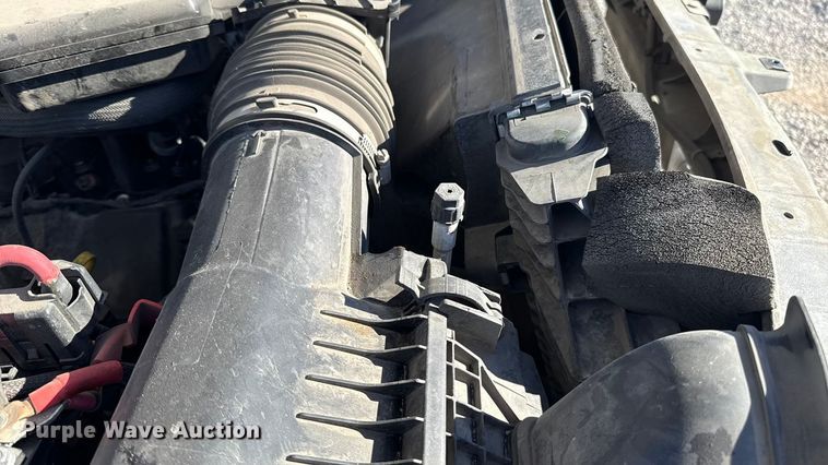 image for item ES5777 2022 Ford F250 Super Duty utility bed pickup truck