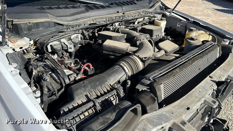 image for item ES5777 2022 Ford F250 Super Duty utility bed pickup truck