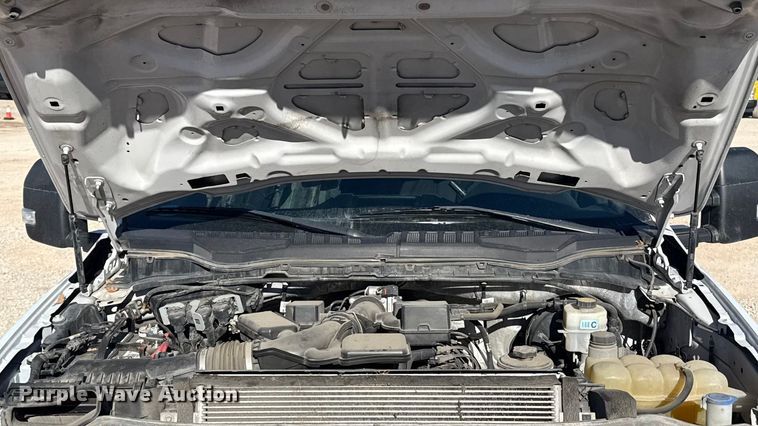 image for item ES5777 2022 Ford F250 Super Duty utility bed pickup truck