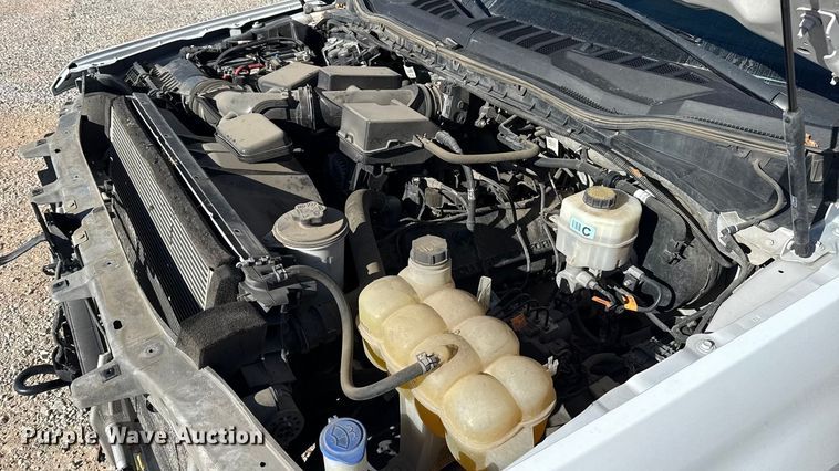 image for item ES5777 2022 Ford F250 Super Duty utility bed pickup truck