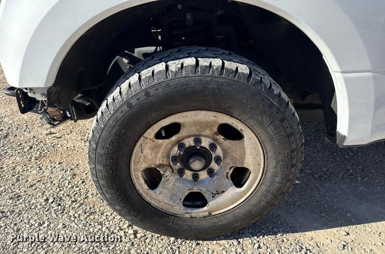 image for item ES5777 2022 Ford F250 Super Duty utility bed pickup truck