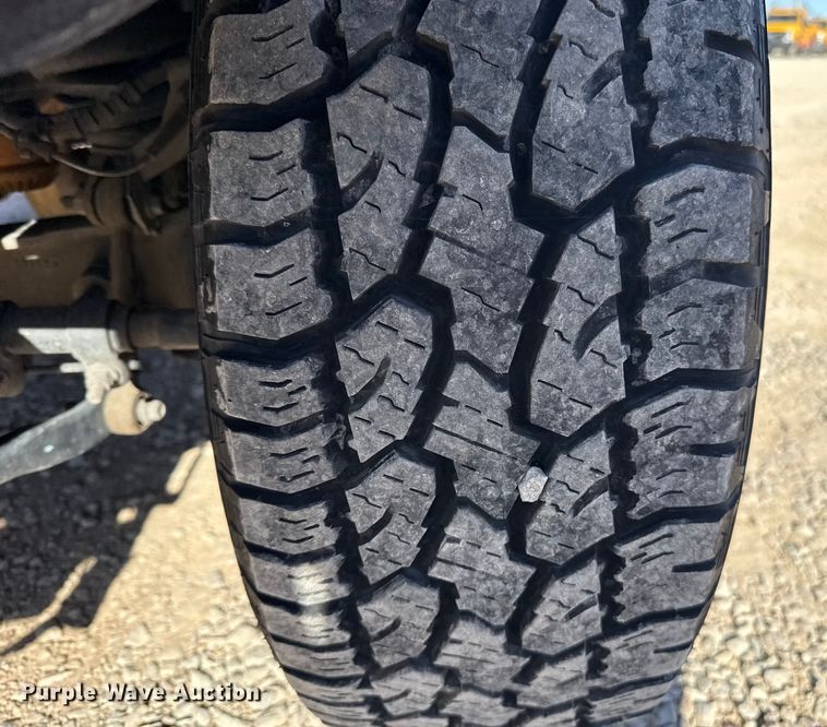 image for item ES5777 2022 Ford F250 Super Duty utility bed pickup truck