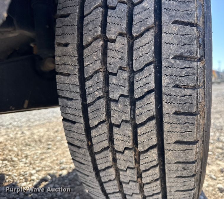 image for item ES5777 2022 Ford F250 Super Duty utility bed pickup truck