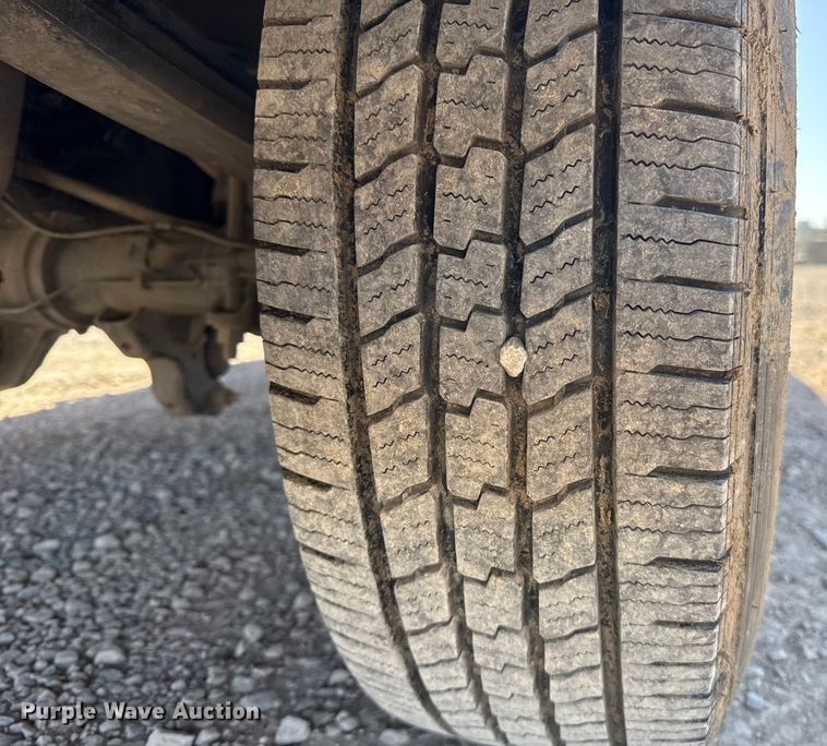 image for item ES5777 2022 Ford F250 Super Duty utility bed pickup truck