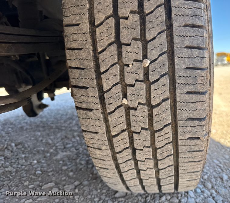 image for item ES5777 2022 Ford F250 Super Duty utility bed pickup truck