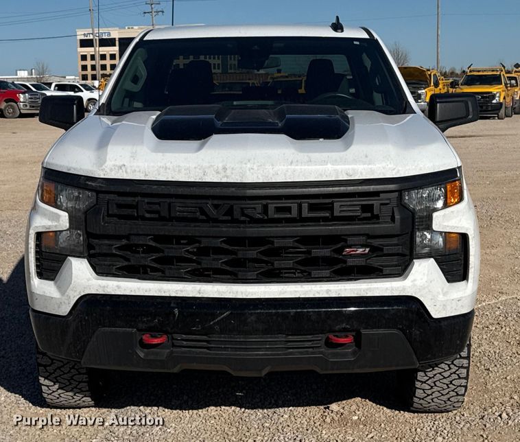 image for item ES5778 2023 Chevrolet Silverado 1500 Crew Cab pickup truck