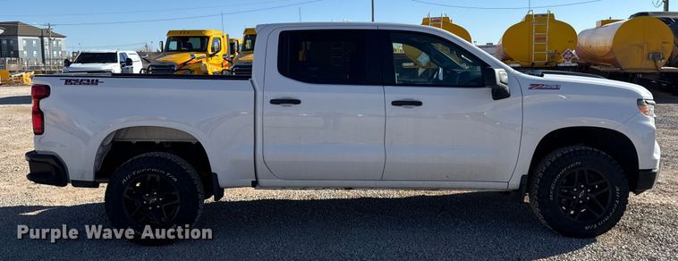 image for item ES5778 2023 Chevrolet Silverado 1500 Crew Cab pickup truck