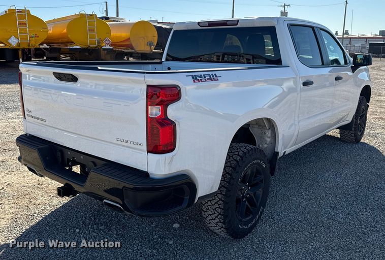 image for item ES5778 2023 Chevrolet Silverado 1500 Crew Cab pickup truck