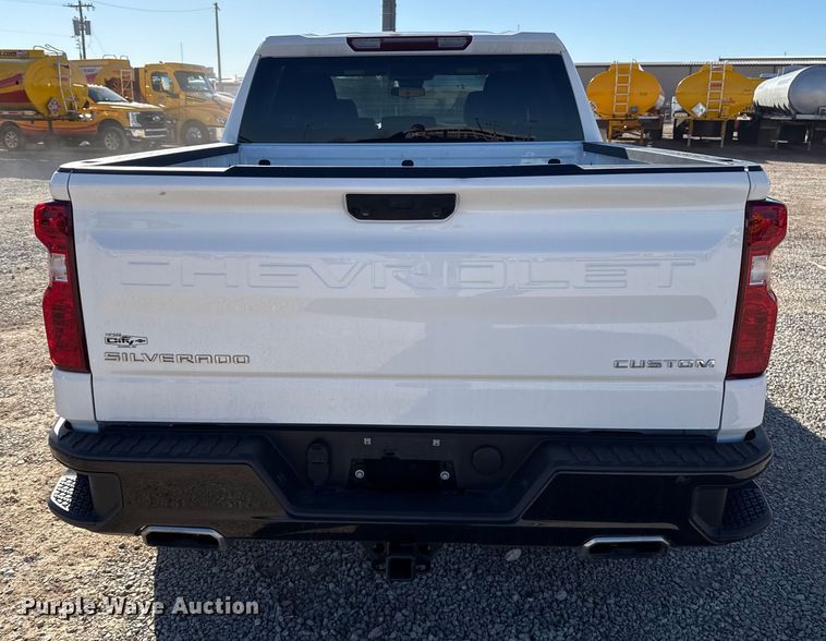 image for item ES5778 2023 Chevrolet Silverado 1500 Crew Cab pickup truck