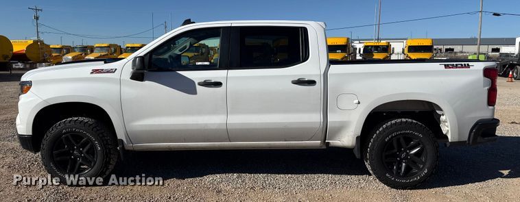 image for item ES5778 2023 Chevrolet Silverado 1500 Crew Cab pickup truck