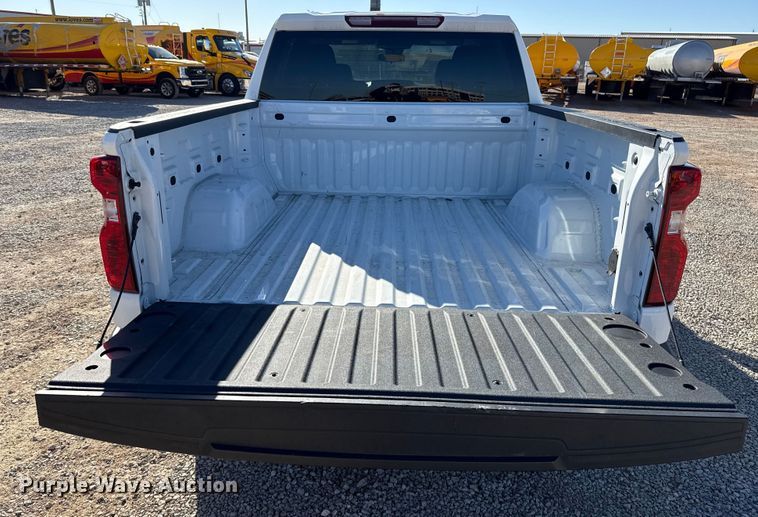 image for item ES5778 2023 Chevrolet Silverado 1500 Crew Cab pickup truck