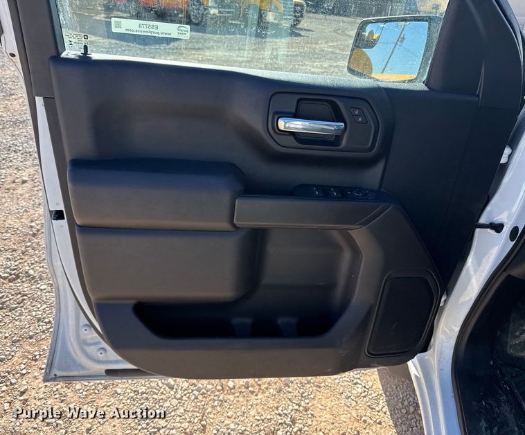 image for item ES5778 2023 Chevrolet Silverado 1500 Crew Cab pickup truck