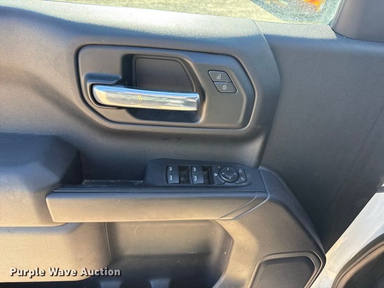 image for item ES5778 2023 Chevrolet Silverado 1500 Crew Cab pickup truck