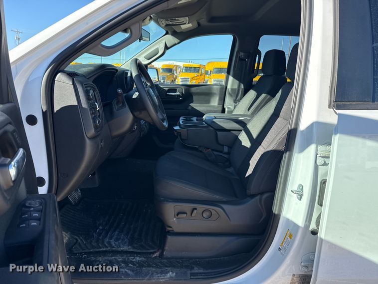 image for item ES5778 2023 Chevrolet Silverado 1500 Crew Cab pickup truck