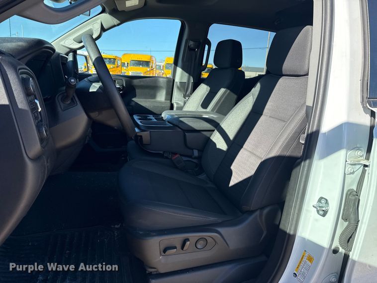 image for item ES5778 2023 Chevrolet Silverado 1500 Crew Cab pickup truck