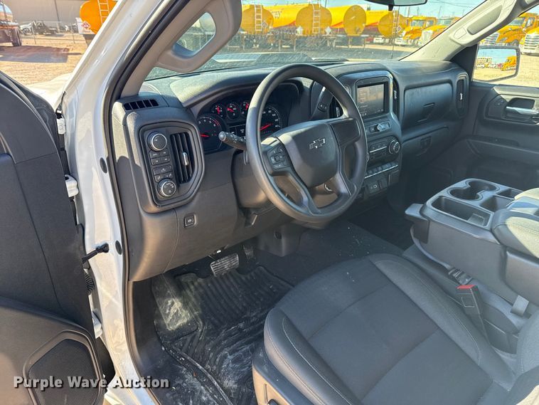 image for item ES5778 2023 Chevrolet Silverado 1500 Crew Cab pickup truck