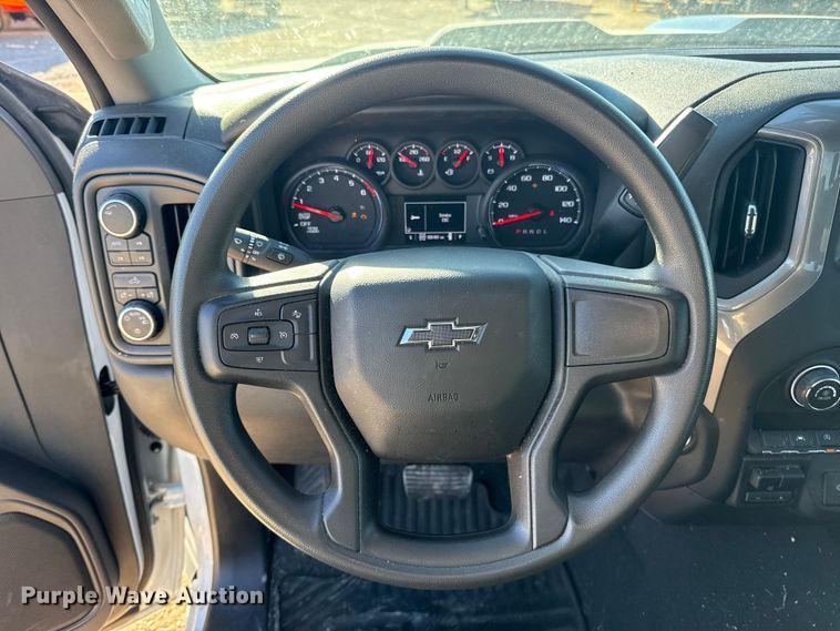 image for item ES5778 2023 Chevrolet Silverado 1500 Crew Cab pickup truck