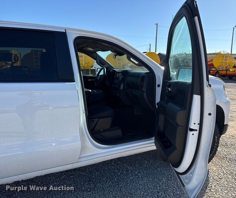 image for item ES5778 2023 Chevrolet Silverado 1500 Crew Cab pickup truck