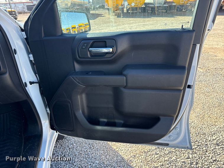 image for item ES5778 2023 Chevrolet Silverado 1500 Crew Cab pickup truck