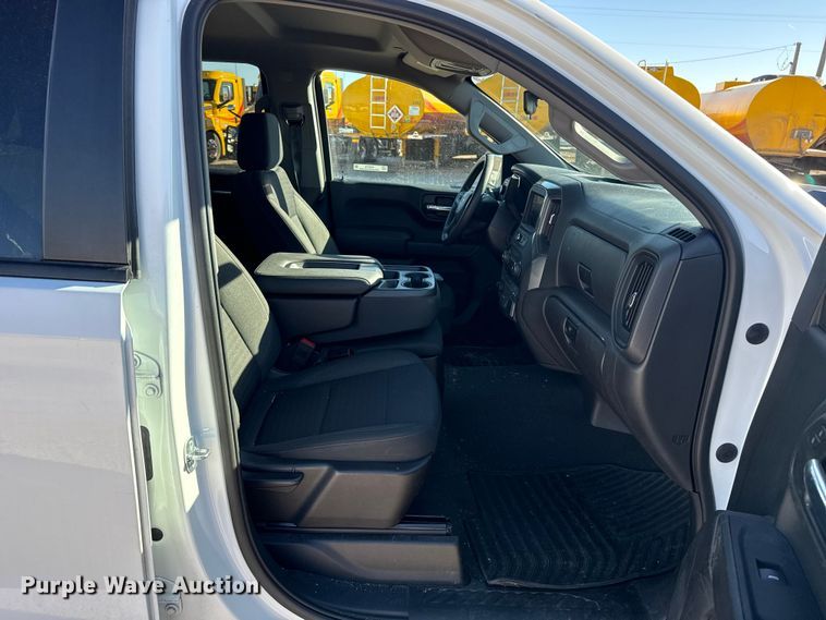 image for item ES5778 2023 Chevrolet Silverado 1500 Crew Cab pickup truck