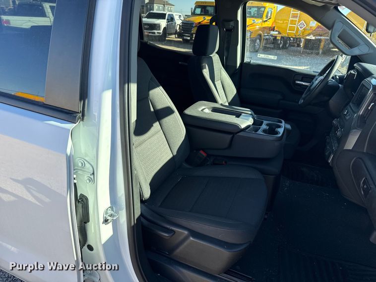 image for item ES5778 2023 Chevrolet Silverado 1500 Crew Cab pickup truck