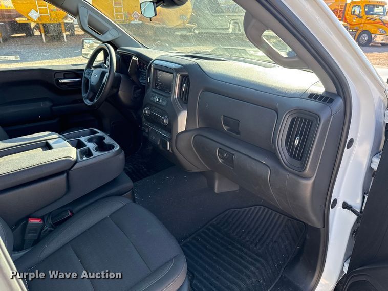 image for item ES5778 2023 Chevrolet Silverado 1500 Crew Cab pickup truck